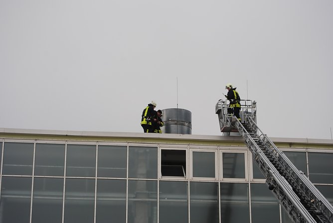 Schwieriges Szenario für die Einsatzkräfte zum Frühstück (Foto: DRK) Schwieriges Szenario für die Einsatzkräfte zum Frühstück (Foto: DRK)