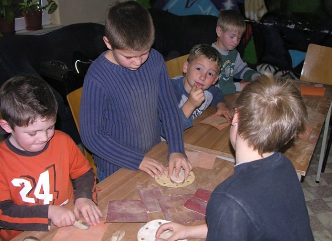 Basteln in Ebeleben (Foto: Karl-Heinz Herrmann) Basteln in Ebeleben (Foto: Karl-Heinz Herrmann)