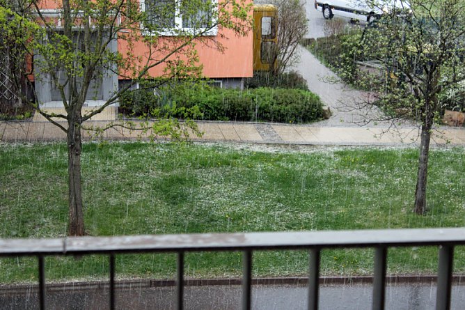 Kurzes Unwetter &uuml;ber Sondershausen (Foto: Karl-Heinz Herrmann)