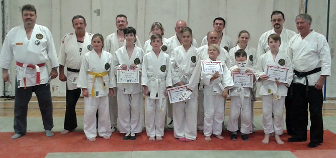 Kampfkunstpr&uuml;fungen in Artern (Foto: W. Bank)