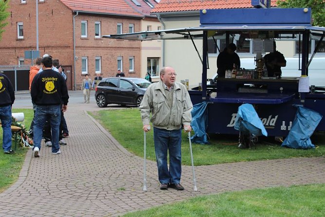 Bei den Kirmesburschen gefeiert (Foto: Karl-Heinz Herrmann) Bei den Kirmesburschen gefeiert (Foto: Karl-Heinz Herrmann)