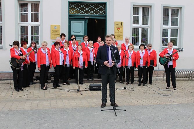 Fliederkrone wurde gesetzt (Foto: Karl-Heinz Herrmann)