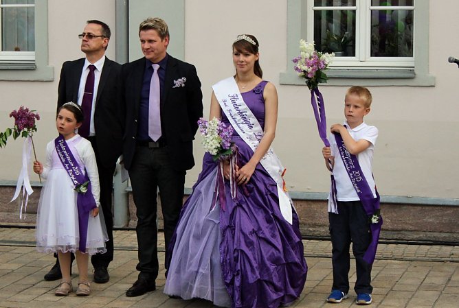 Von der Wahl der Fliederk&ouml;nigin (Foto: Karl-Heinz Herrmann)