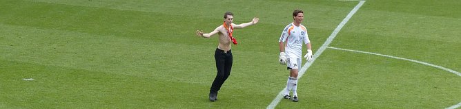 Wacker-Keeper Wohlfeld bekommt "Besuch". (Foto: nnz)