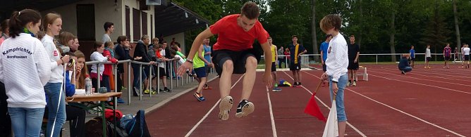 350 Leichtathleten k&auml;mpfen um die begehrten Pl&auml;tze auf dem Siegertreppchen (Foto: nnz)