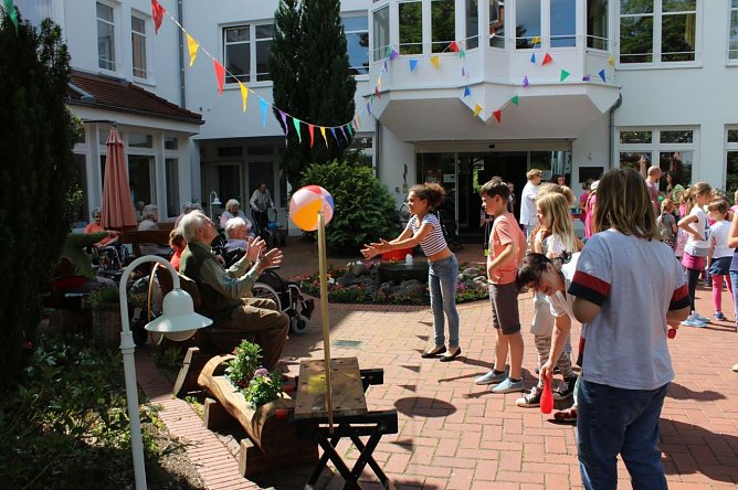 Sch&uuml;ler helfen in AWO-Einrichtungen (Foto: Karl-Heinz Herrmann)