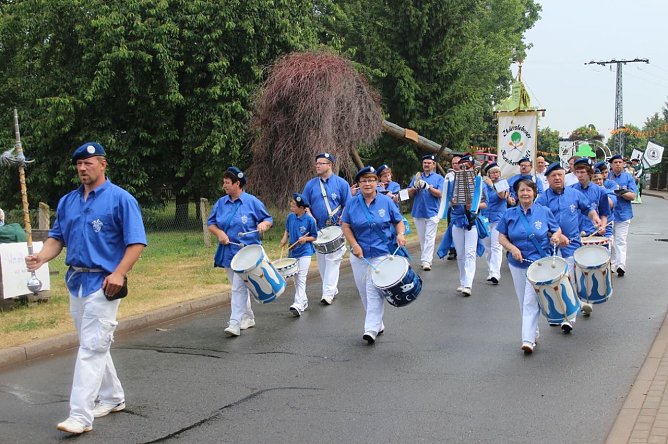 Festumzug in Udersleben (Foto: Karl-Heinz Herrmann)
