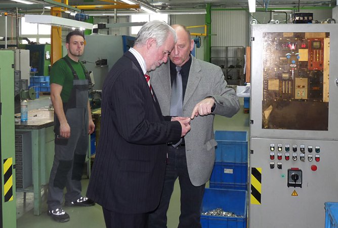 Minister Reinholz bei Elso (Foto: Karl-Heinz Herrmann)