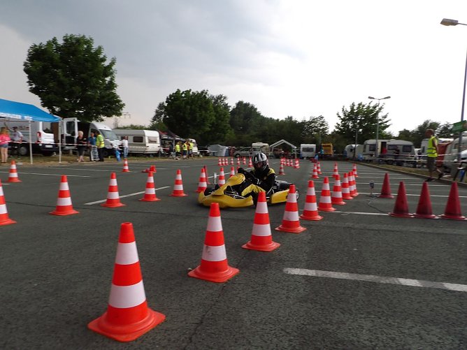 Heiße Reifen... (Foto: Regina Kleiber) Heiße Reifen... (Foto: Regina Kleiber)