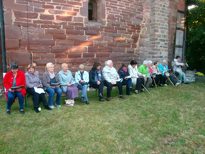 Johannisfeuer an der Altstädter Kirche (Foto: Peter Zimmer) Johannisfeuer an der Altstädter Kirche (Foto: Peter Zimmer)