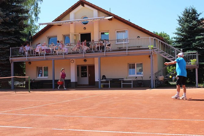 Hei&szlig;er Tennisschaukampf (Foto: Karl-Heinz Herrmann)