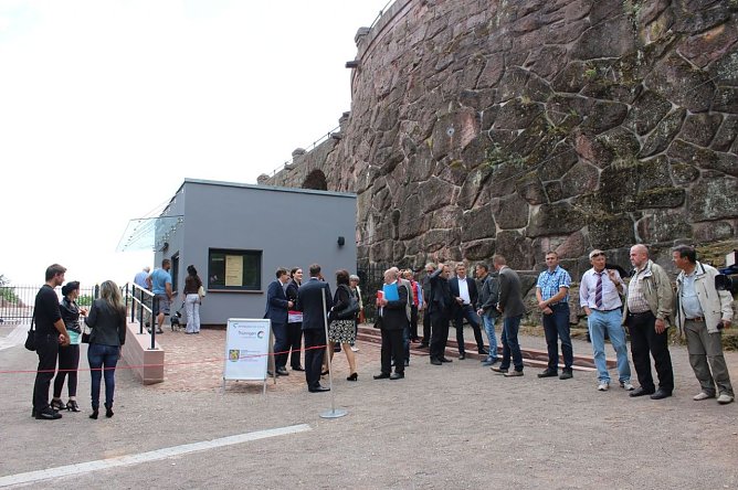 Schicker Eingangsbereich am Kyffhäuserdenkmal (Foto: Karl-Heinz Herrmann) Schicker Eingangsbereich am Kyffhäuserdenkmal (Foto: Karl-Heinz Herrmann)