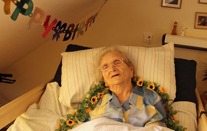 Gl&uuml;ckwunsch zum 100. Geburtstag (Foto: Karl-Heinz Herrmann)