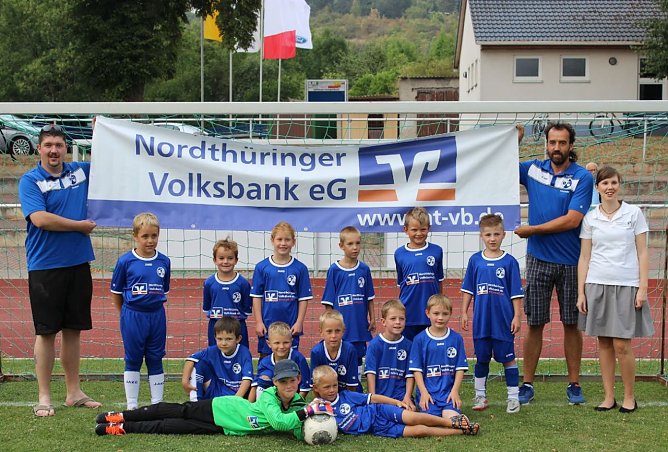 Neue Ausrüstung für F-Junioren (Foto: Steffen Kobrow) Neue Ausrüstung für F-Junioren (Foto: Steffen Kobrow)