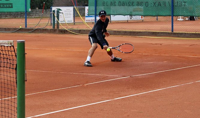 Tennisspieler in Aktion  (Foto: Karl-Heinz Herrmann)