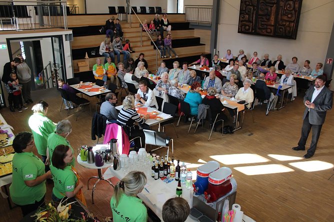 Stimmung beim Treff der Generationen (Foto: Karl-Heinz Herrmann) Stimmung beim Treff der Generationen (Foto: Karl-Heinz Herrmann)