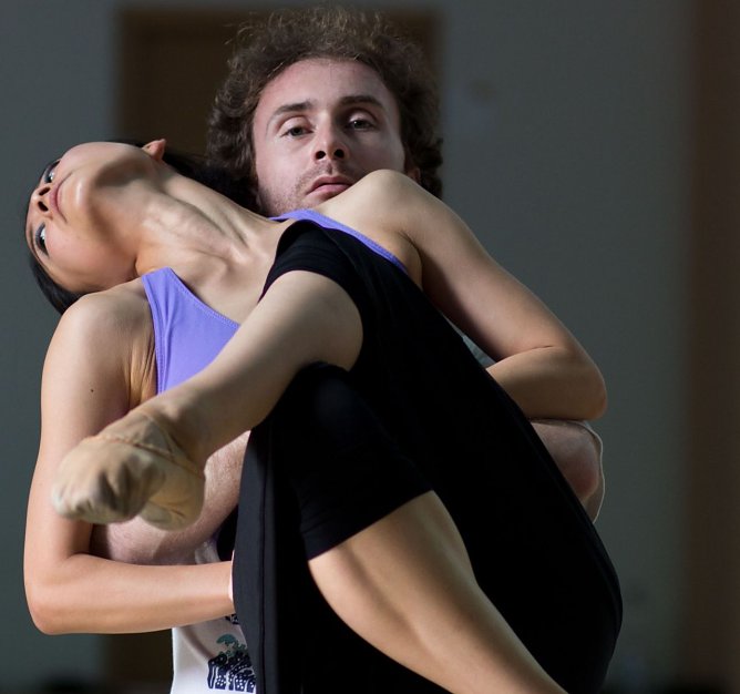 Noch nicht in Kost&uuml;m und Maske: Yoko Takahashi als Clara Schumann und Andr&aacute;s Vir&aacute;g als Vater Wieck (Foto: Andr&aacute;s Dobi)