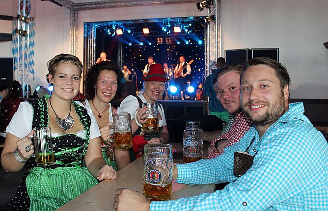 Oktoberfest in Stocksen (Foto: Karl-Heinz Herrmann) Oktoberfest in Stocksen (Foto: Karl-Heinz Herrmann)