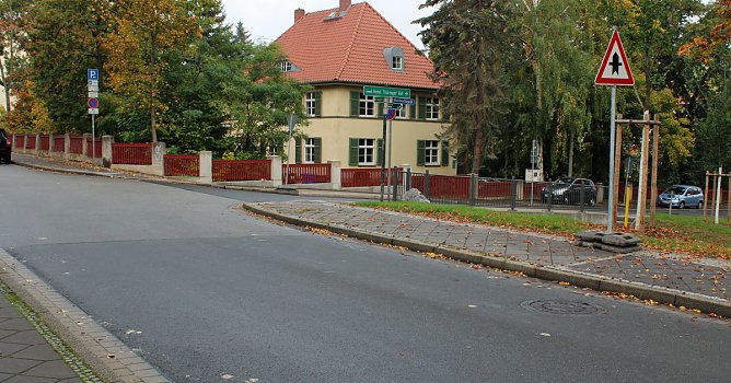 Vorfahrt zeitweilig geändert (Foto: Karl-Heinz Herrmann) Vorfahrt zeitweilig geändert (Foto: Karl-Heinz Herrmann)