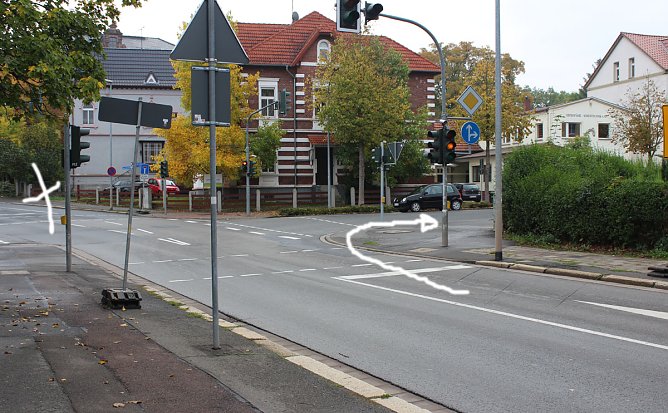 Vorfahrt zeitweilig geändert (Foto: Karl-Heinz Herrmann) Vorfahrt zeitweilig geändert (Foto: Karl-Heinz Herrmann)