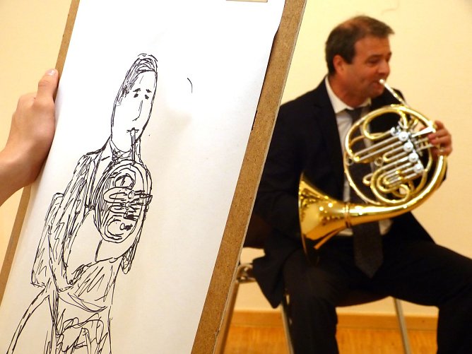 Begegnung zwischen Musik und bildender Kunst (Foto: Birgit Susemihl) Begegnung zwischen Musik und bildender Kunst (Foto: Birgit Susemihl)