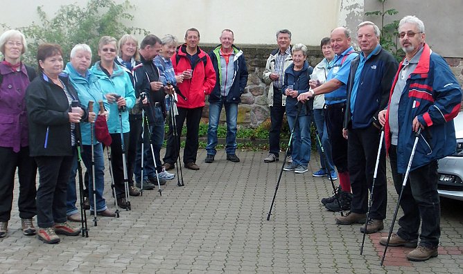 Wandern in der Natur (Foto: Horst Schmidt) Wandern in der Natur (Foto: Horst Schmidt)