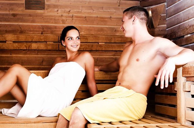 Wellness-Abend in der Kyffhäuser-Therme (Foto: Stadtmarketing Bad Frankenhausen) Wellness-Abend in der Kyffhäuser-Therme (Foto: Stadtmarketing Bad Frankenhausen)