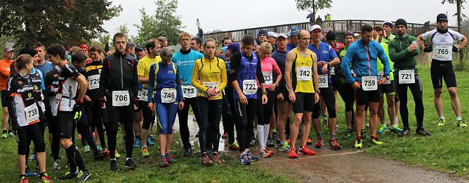 Starterfeld 10.000 m (Foto: Karl-Heinz Herrmann)