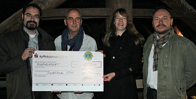 Spende für Trintatiskirche (Foto: Karl-Heinz Herrmann) Spende für Trintatiskirche (Foto: Karl-Heinz Herrmann)