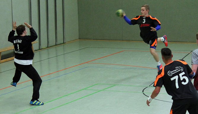 Vermeidbare Niederlage kassiert (Foto: Karl-Heinz Herrmann) Vermeidbare Niederlage kassiert (Foto: Karl-Heinz Herrmann)