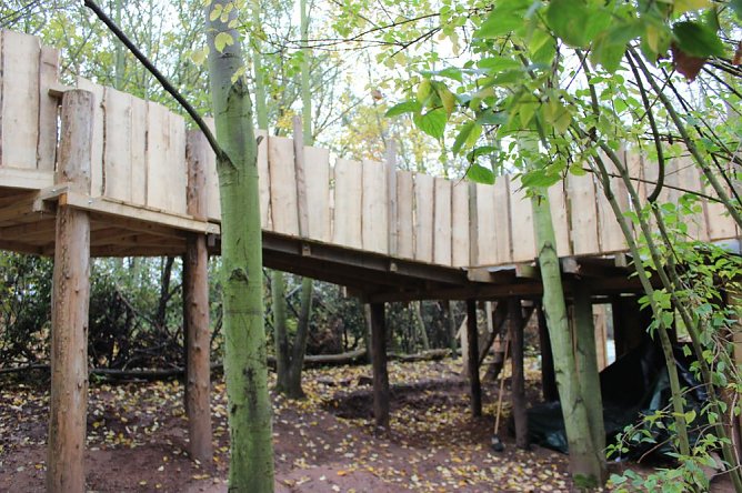 Richtfest auf dem Abenteuerspielplatz (Foto: Karl-Heinz Herrmann) Richtfest auf dem Abenteuerspielplatz (Foto: Karl-Heinz Herrmann)