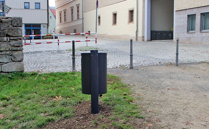 M&uuml;lleimer im Schlosspark Sondershausen aufgestellt (Foto: Karl-Heinz Herrmann)