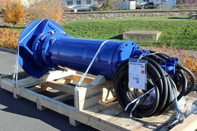 Neue Pumpe am Volksplatz installiert (Foto: Karl-Heinz Herrmann)