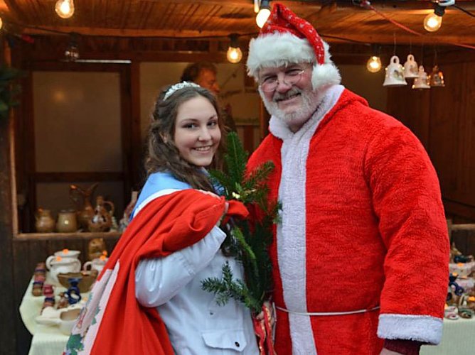 Weihnachtsmarkt auch in Artern (Foto: Stadt Artern) Weihnachtsmarkt auch in Artern (Foto: Stadt Artern)