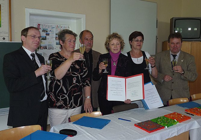 Kooperationsvereinbarungen &uuml;bergeben (Foto: Karl-Heinz Herrmann)