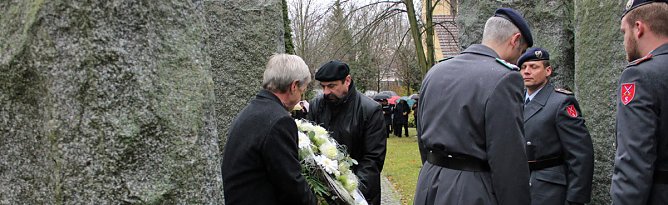 Der Opfer von Krieg, Gewalt und Terror gedacht (Foto: Karl-Heinz Herrmann) Der Opfer von Krieg, Gewalt und Terror gedacht (Foto: Karl-Heinz Herrmann)