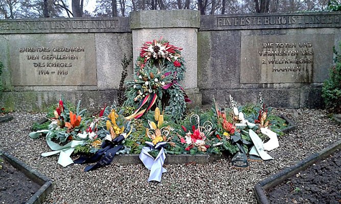 Gedenken für die Opfer von Krieg und Gewalt (Foto: Wolf-Jürgen Träger) Gedenken für die Opfer von Krieg und Gewalt (Foto: Wolf-Jürgen Träger)