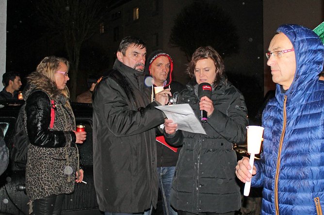 Demonstration und Gegendemonstration (2) (Foto: Karl-Heinz Herrmann)