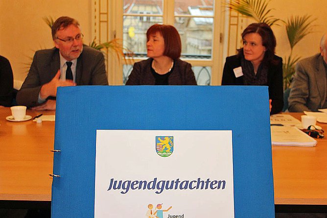 Jugend gestaltet Zukunft” (Foto: Karl-Heinz Herrmann) Jugend gestaltet Zukunft” (Foto: Karl-Heinz Herrmann)