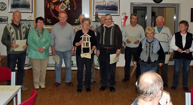Älteste und sehr langjährige Mitglieder geehrt (Foto: Thomas Leipold) Älteste und sehr langjährige Mitglieder geehrt (Foto: Thomas Leipold)