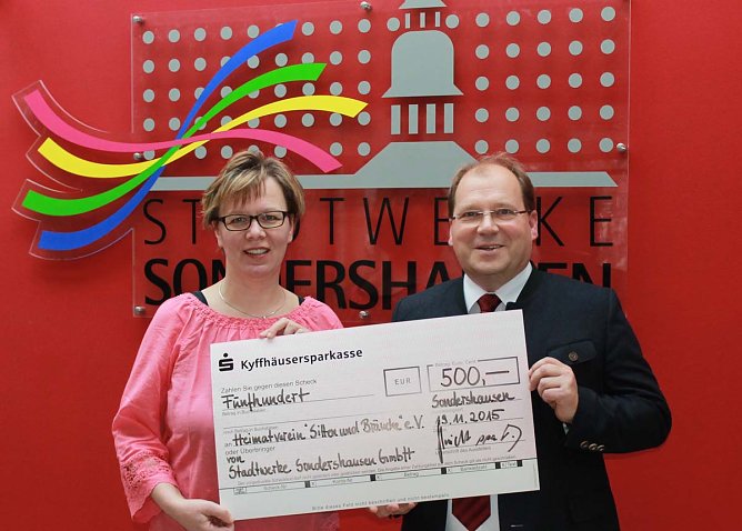 Spende für Heimatverein (Foto: Stadtwerke Sondershausen) Spende für Heimatverein (Foto: Stadtwerke Sondershausen)