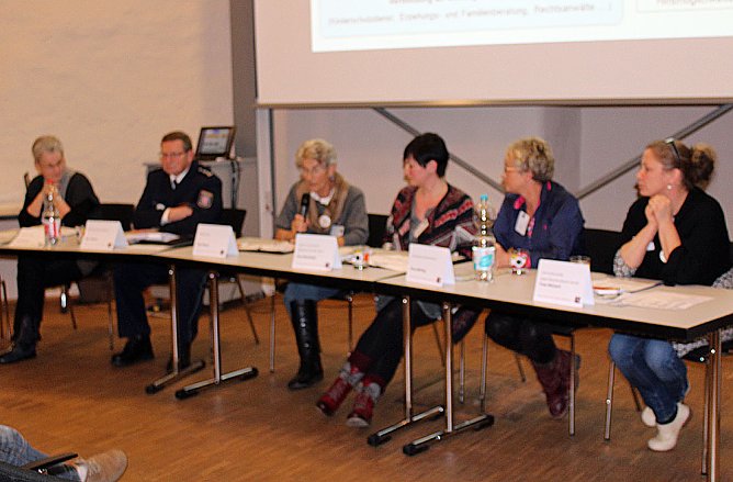 Rechte eines Opfers bei h&auml;uslicher Gewalt (Foto: Karl-Heinz Herrmann)