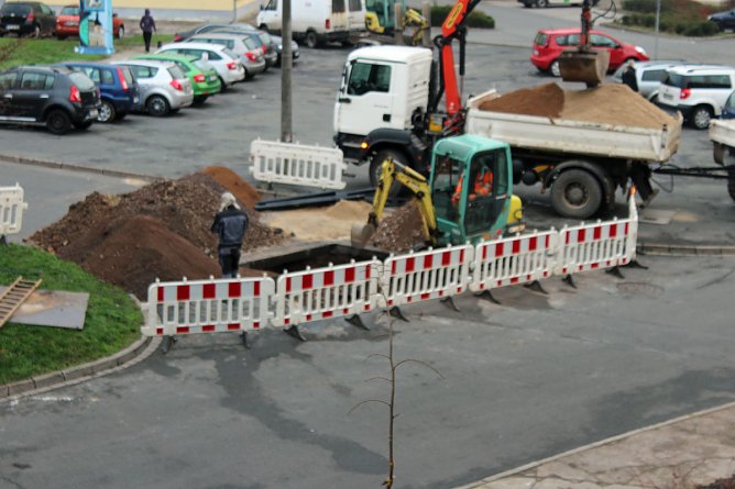 Was ist das f&uuml;r ein Loch? (Foto: Karl-Heinz Herrmann)
