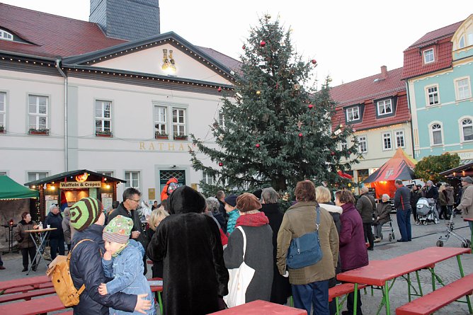 Weihnachtsmarkt Bad Frankenhausen ist eröffnet (Foto: Karl-Heinz Herrmann) Weihnachtsmarkt Bad Frankenhausen ist eröffnet (Foto: Karl-Heinz Herrmann)
