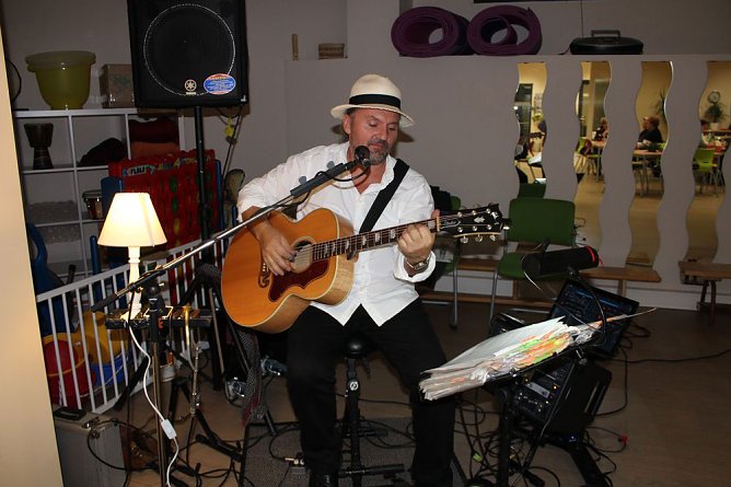 Ein Hoch auf die Ehrenamtlichen (Foto: Karl-Heinz Herrmann) Ein Hoch auf die Ehrenamtlichen (Foto: Karl-Heinz Herrmann)