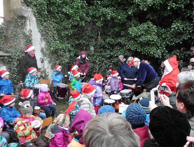 Weihnachten am Schiefen Turm (Foto: Margit Uthleb)
