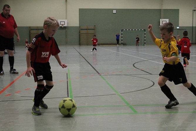 Hallenkreismeisterschaften im Fußball (Foto: Karl-Heinz Herrmann) Hallenkreismeisterschaften im Fußball (Foto: Karl-Heinz Herrmann)