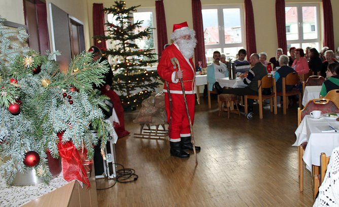 Stimmungsvoll Weihnacht gefeiert (Foto: Karl-Heinz Herrmann) Stimmungsvoll Weihnacht gefeiert (Foto: Karl-Heinz Herrmann)