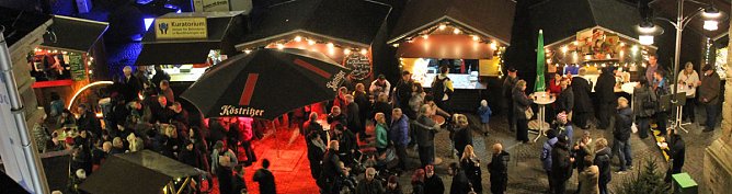 Gut besuchter Weihnachtsmarkt (Foto: Karl-Heinz Herrmann)