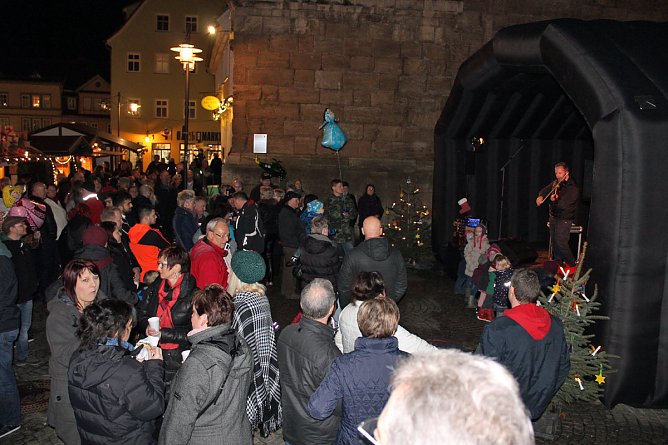 Gut besuchter Weihnachtsmarkt (Foto: Karl-Heinz Herrmann)